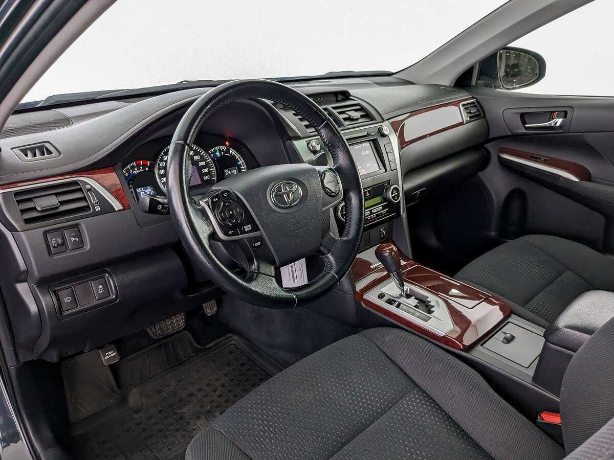 Toyota Camry с пробегом — 2013 год. Фото: #13