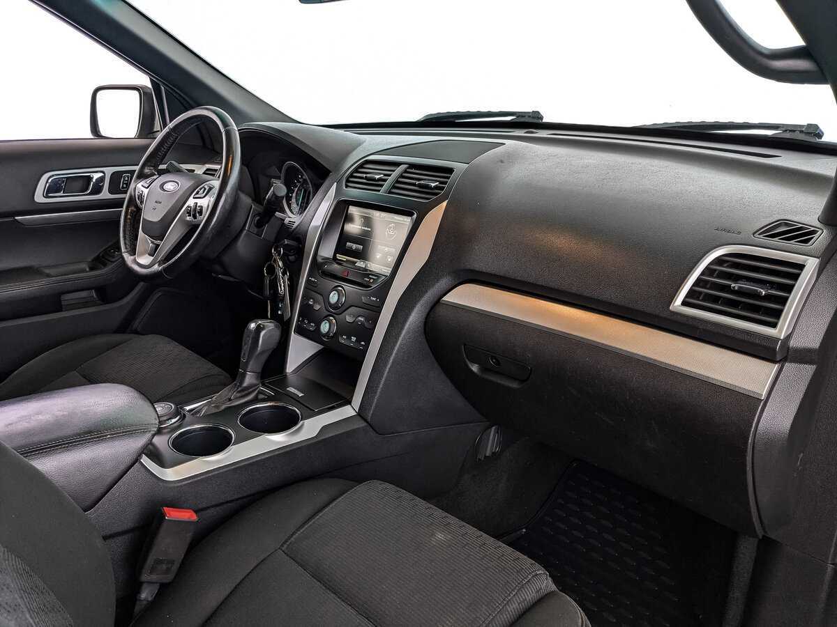 Ford Explorer с пробегом — 2014 год. Фото: #10