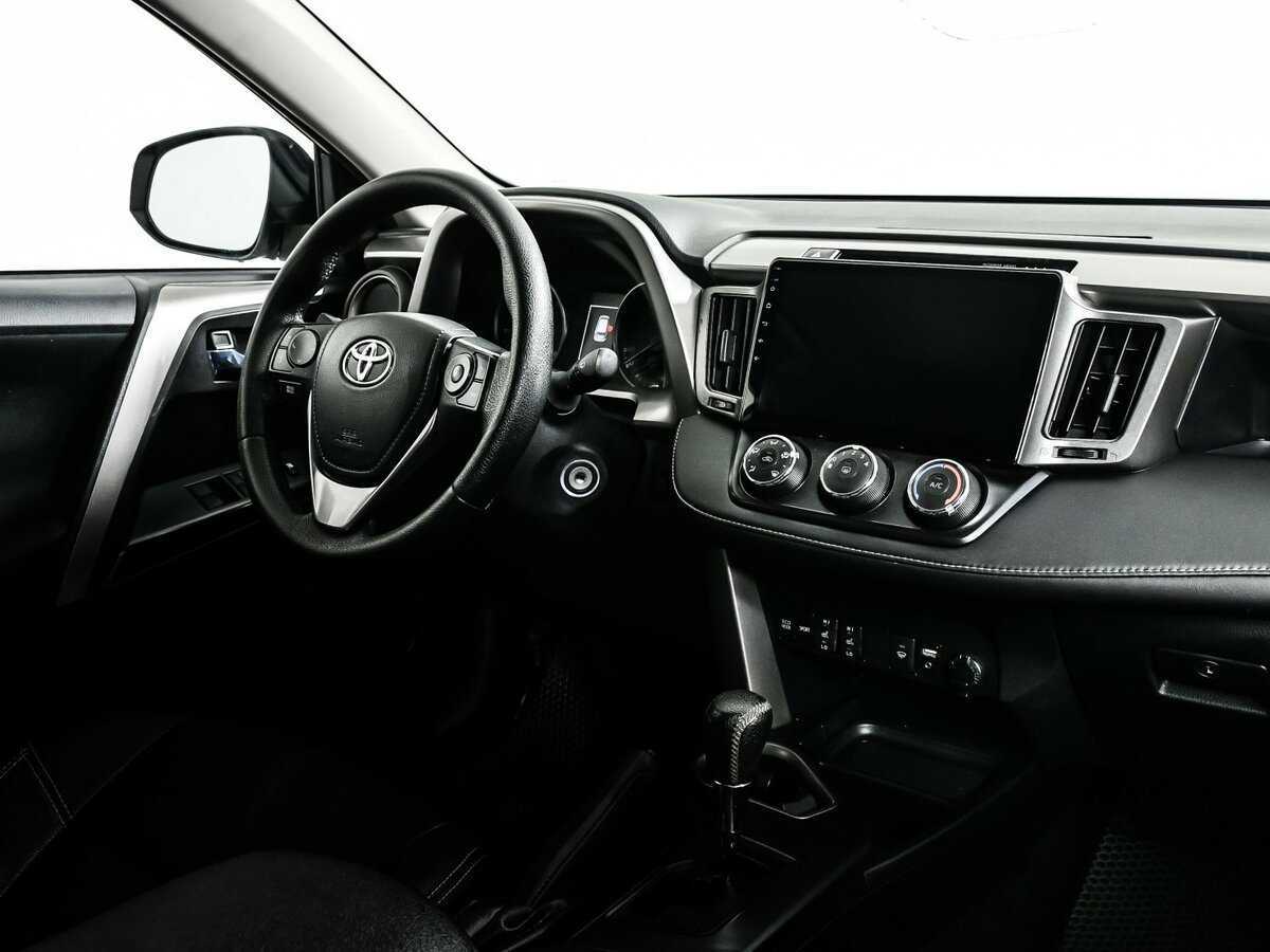 Toyota RAV4 с пробегом — 2017 год. Фото: #7