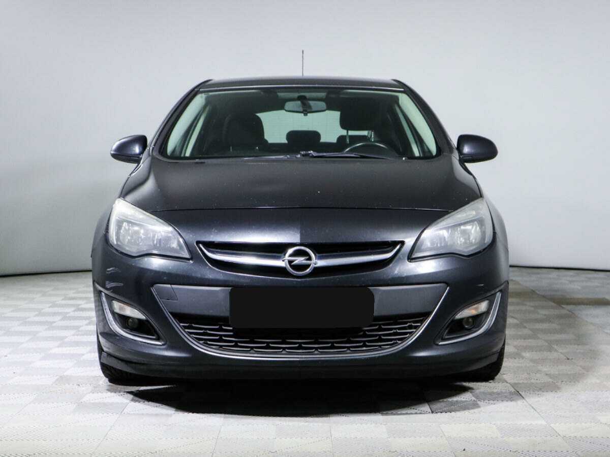 Opel Astra с пробегом — 2012 год. Фото: #1