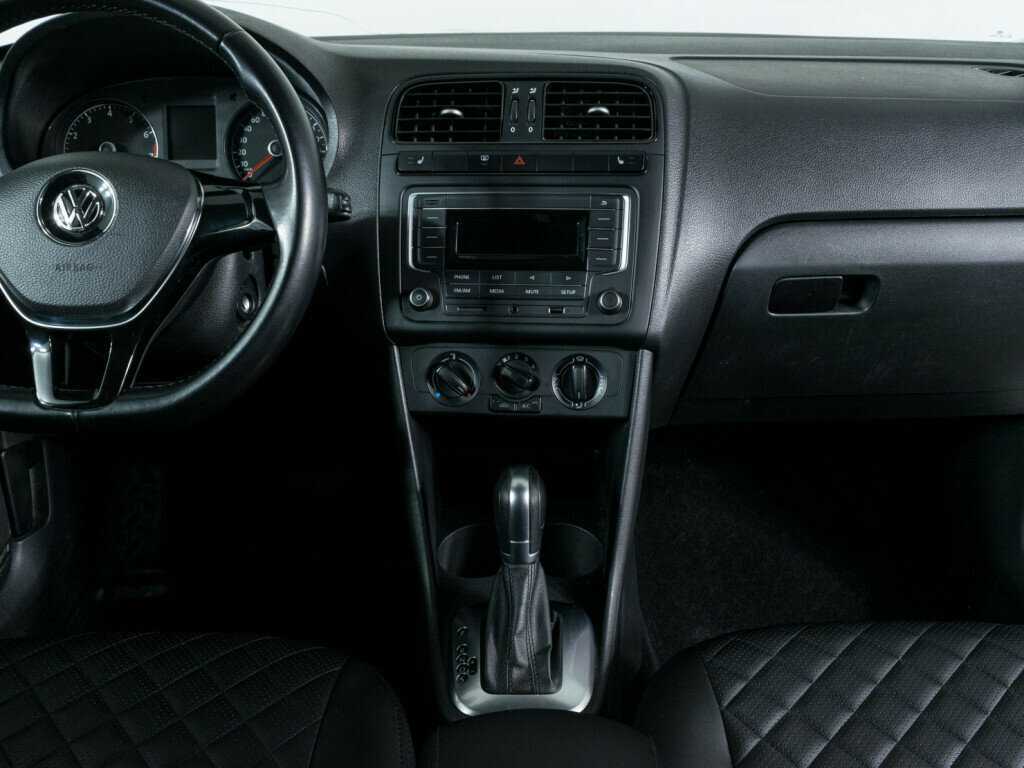 Volkswagen Polo с пробегом — 2016 год. Фото: #8