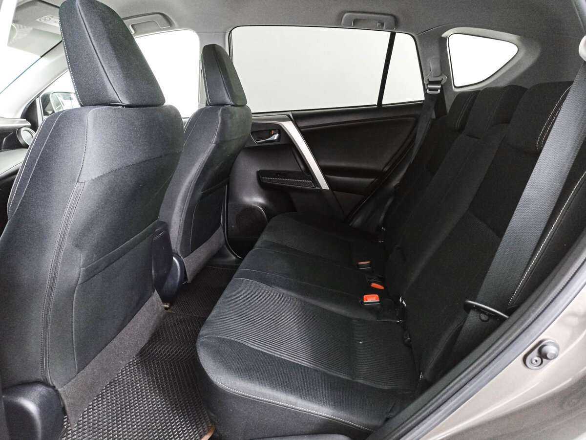 Toyota RAV4 с пробегом — 2014 год. Фото: #9