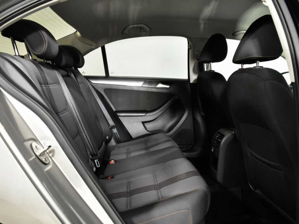 Volkswagen Jetta с пробегом — 2016 год. Фото: #9