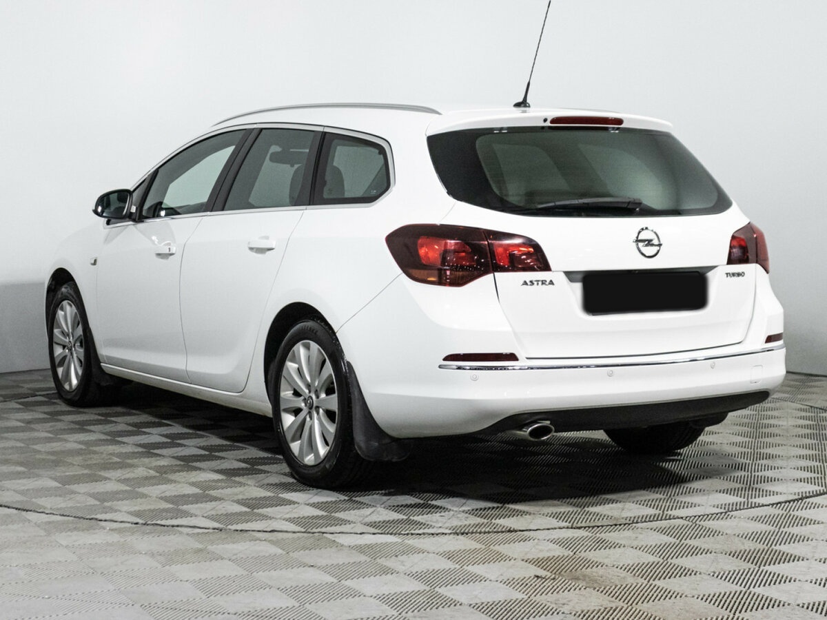 Opel Astra с пробегом — 2014 год. Фото: #6