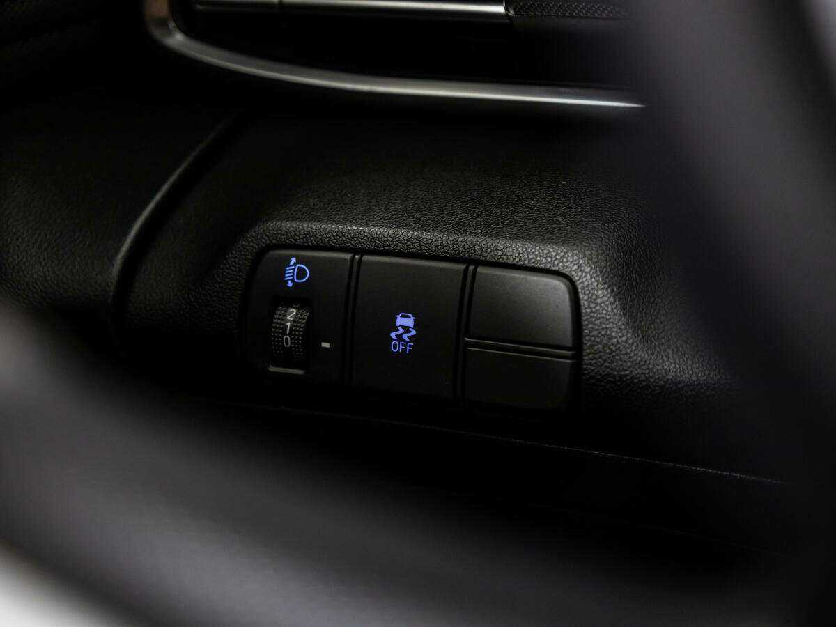 Hyundai Elantra с пробегом — 2020 год. Фото: #12