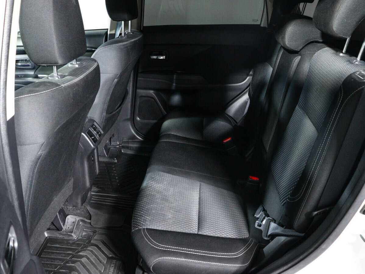 Mitsubishi Outlander с пробегом — 2019 год. Фото: #9