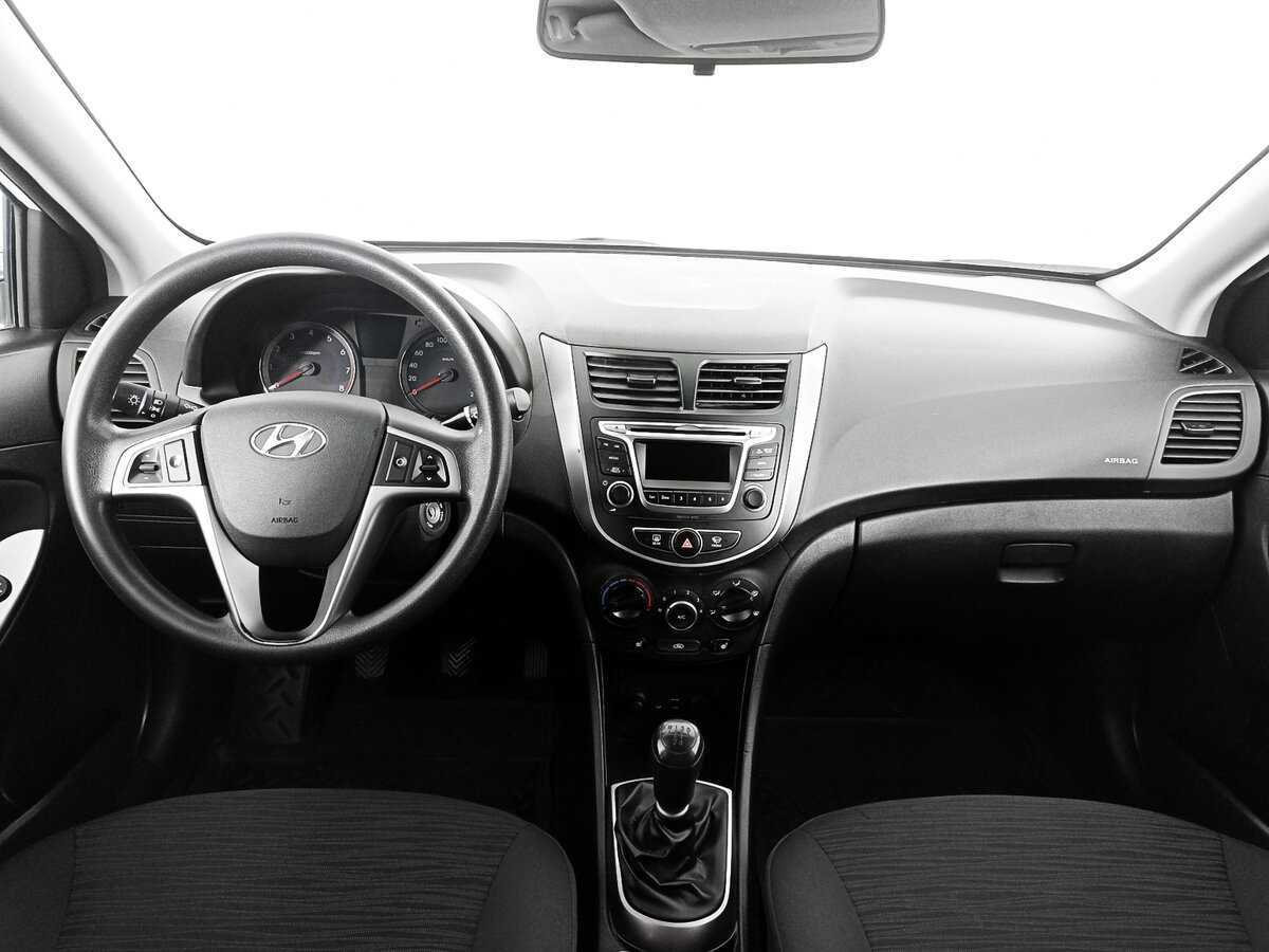 Hyundai Solaris с пробегом — 2015 год. Фото: #9