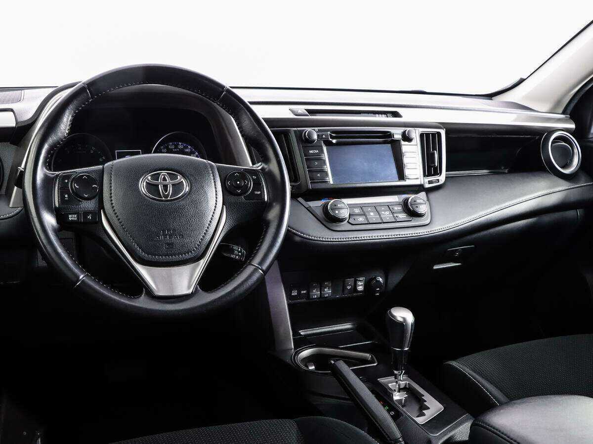Toyota RAV4 с пробегом — 2015 год. Фото: #7