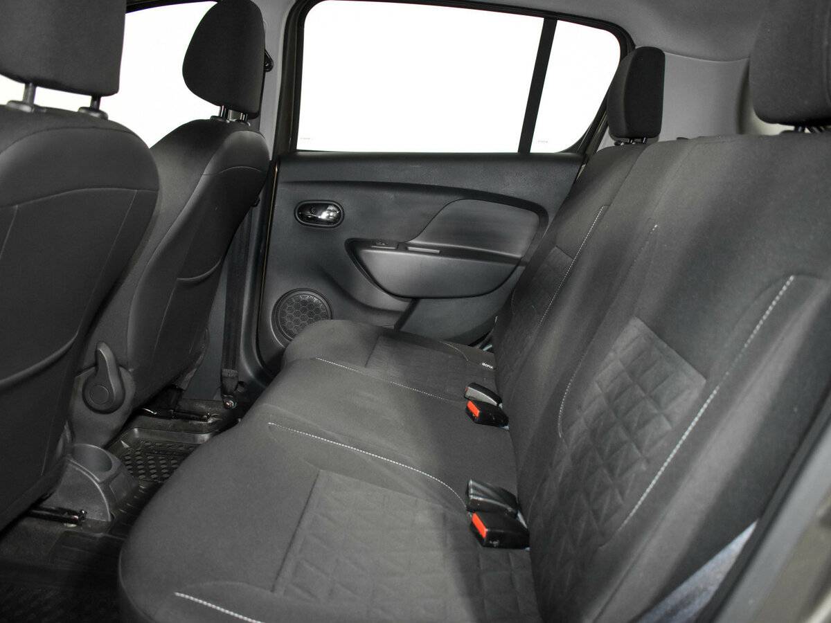 Renault Sandero с пробегом — 2017 год. Фото: #10