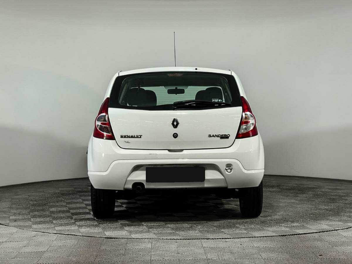 Renault Sandero с пробегом — 2013 год. Фото: #3