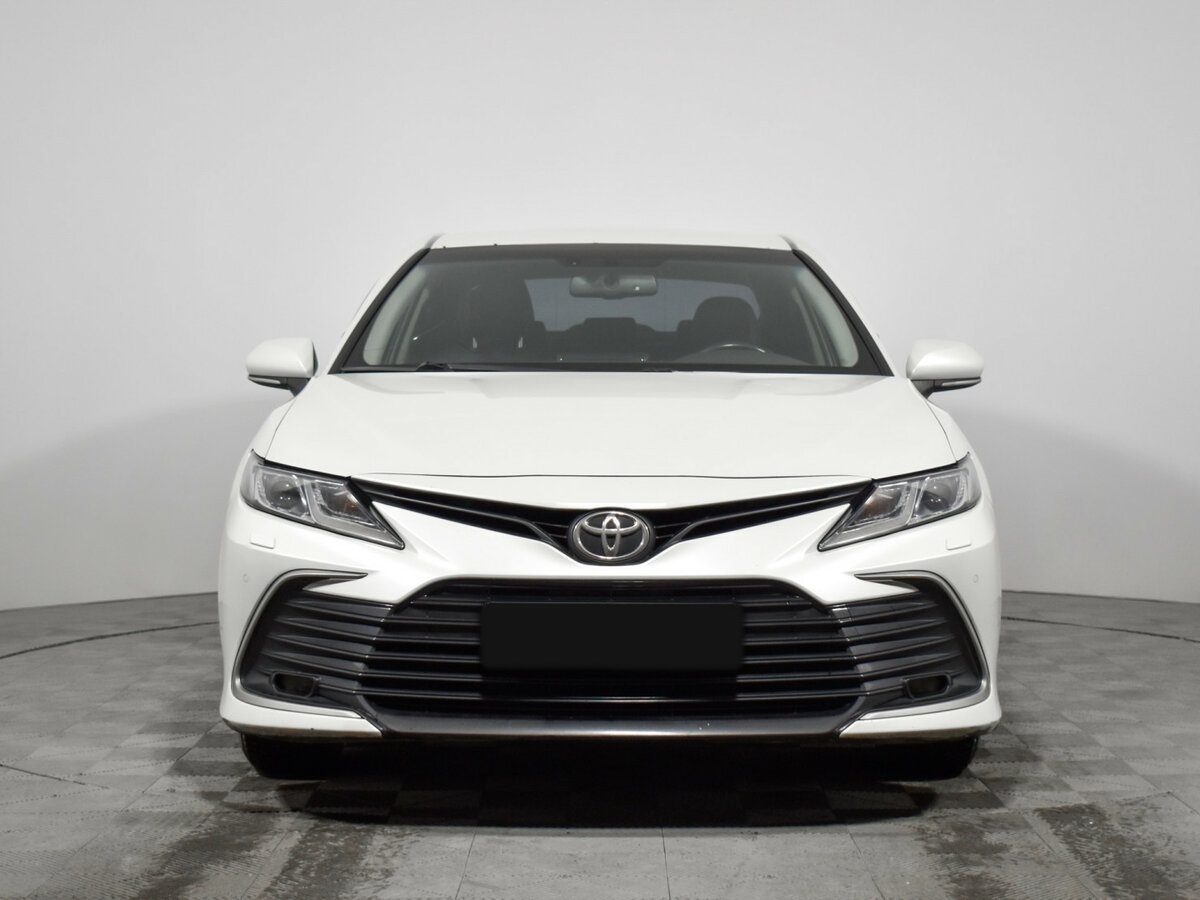 Toyota Camry с пробегом — 2022 год. Фото: #1