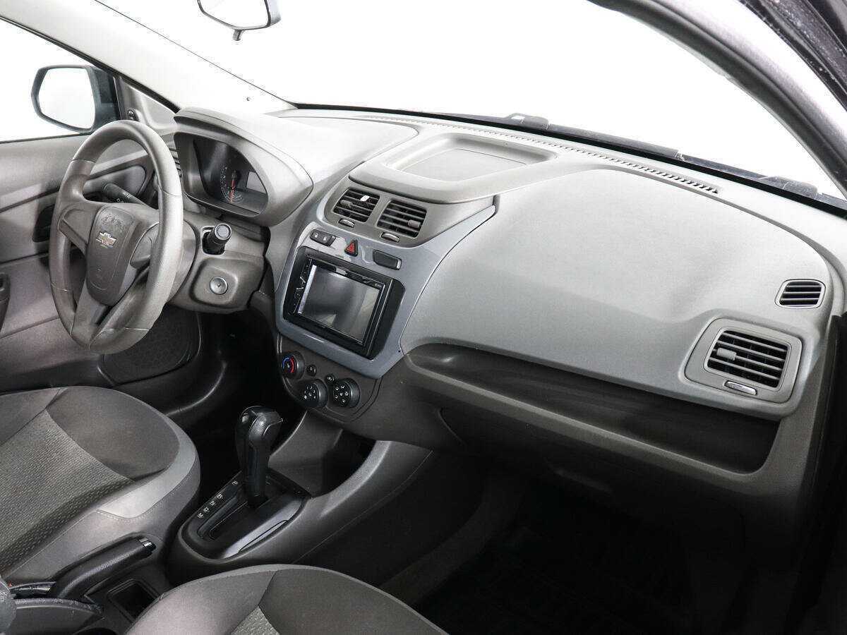 Chevrolet Cobalt с пробегом — 2013 год. Фото: #9