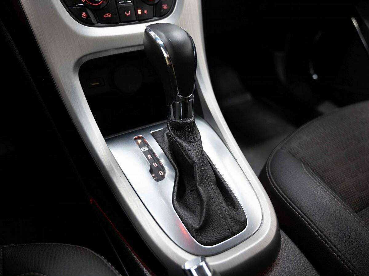 Opel Astra с пробегом — 2012 год. Фото: #18