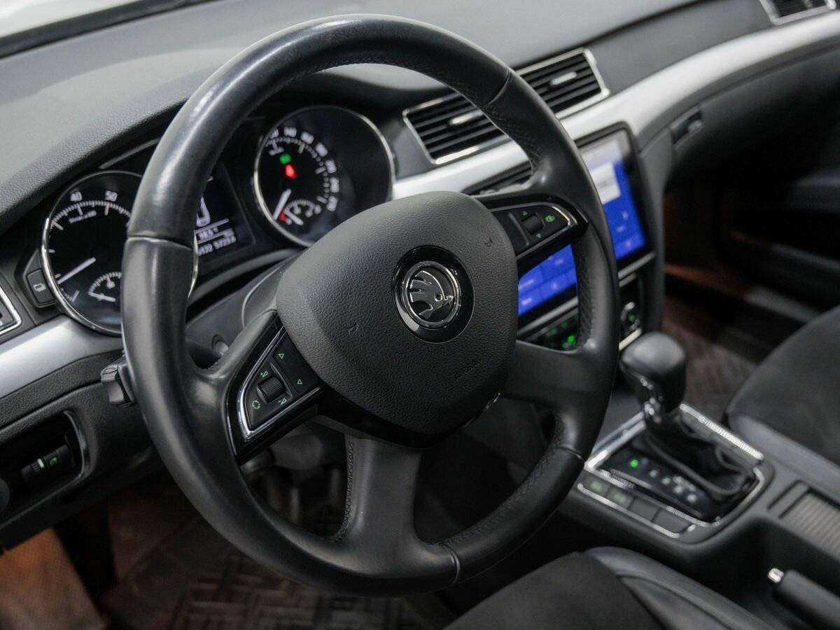 Skoda Superb с пробегом — 2014 год. Фото: #18