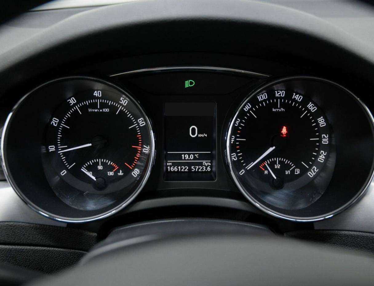 Skoda Superb с пробегом — 2014 год. Фото: #24