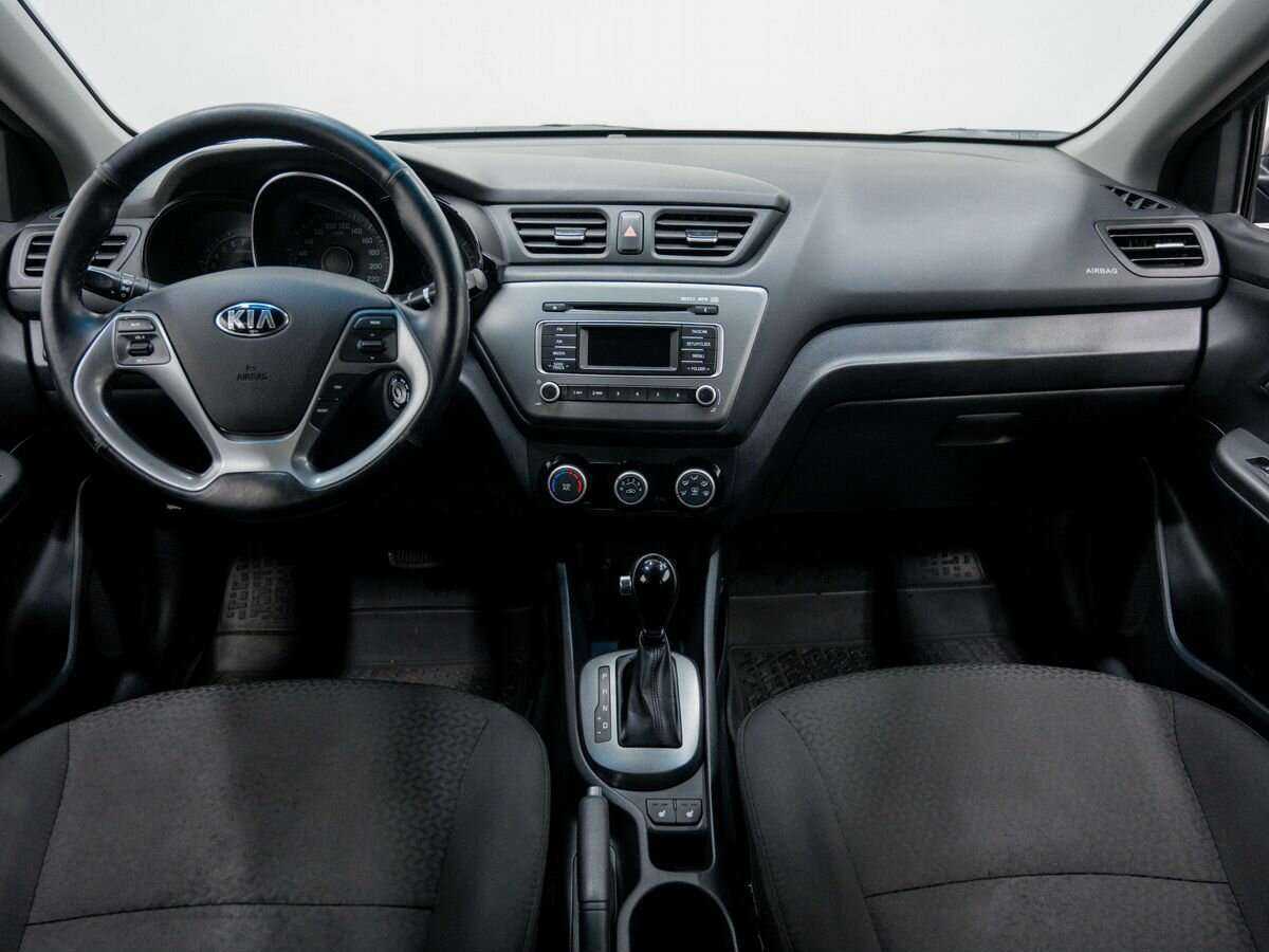 Kia Rio с пробегом — 2015 год. Фото: #12