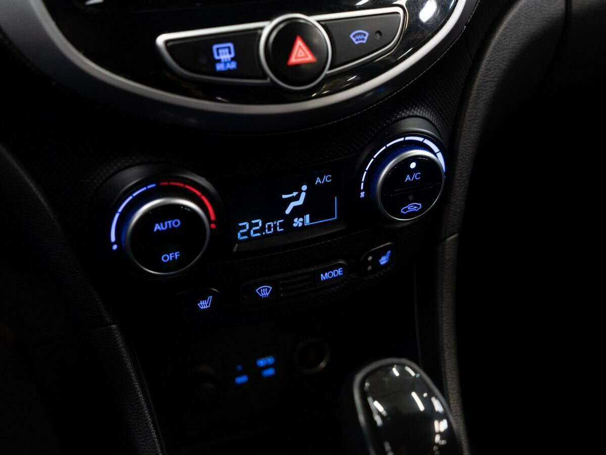 Hyundai Solaris с пробегом — 2015 год. Фото: #10