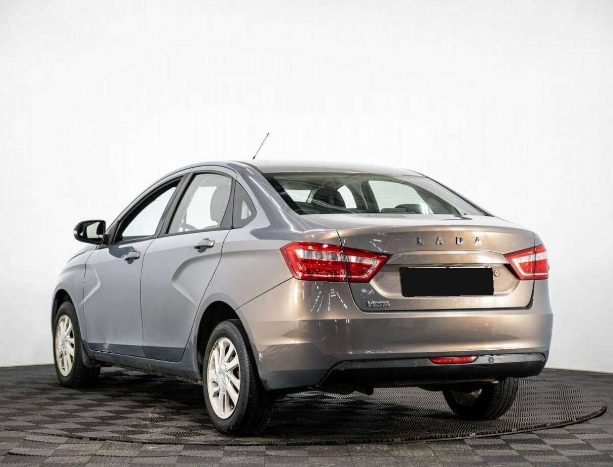 Lada (ВАЗ) Vesta с пробегом — 2015 год. Фото: #3