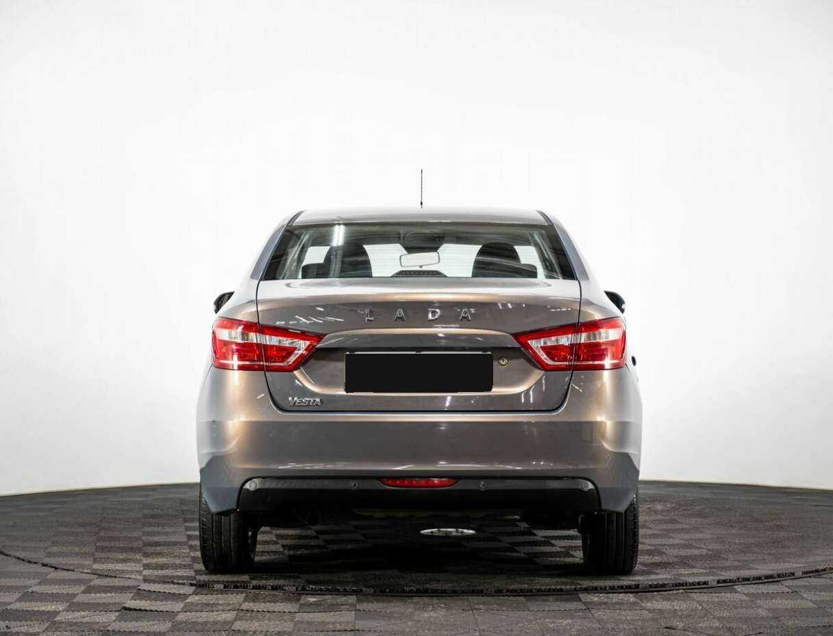 Lada (ВАЗ) Vesta с пробегом — 2015 год. Фото: #4