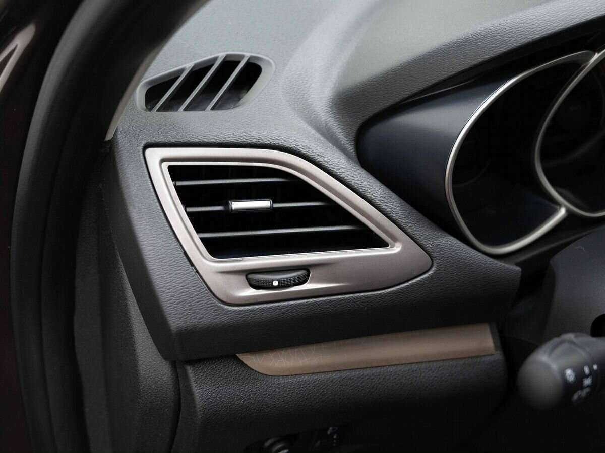 Lada (ВАЗ) Vesta с пробегом — 2018 год. Фото: #19