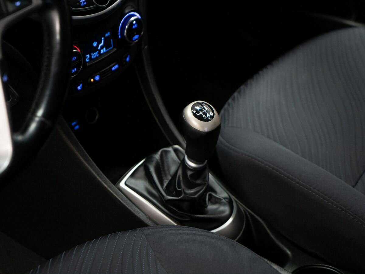 Hyundai Solaris с пробегом — 2015 год. Фото: #10