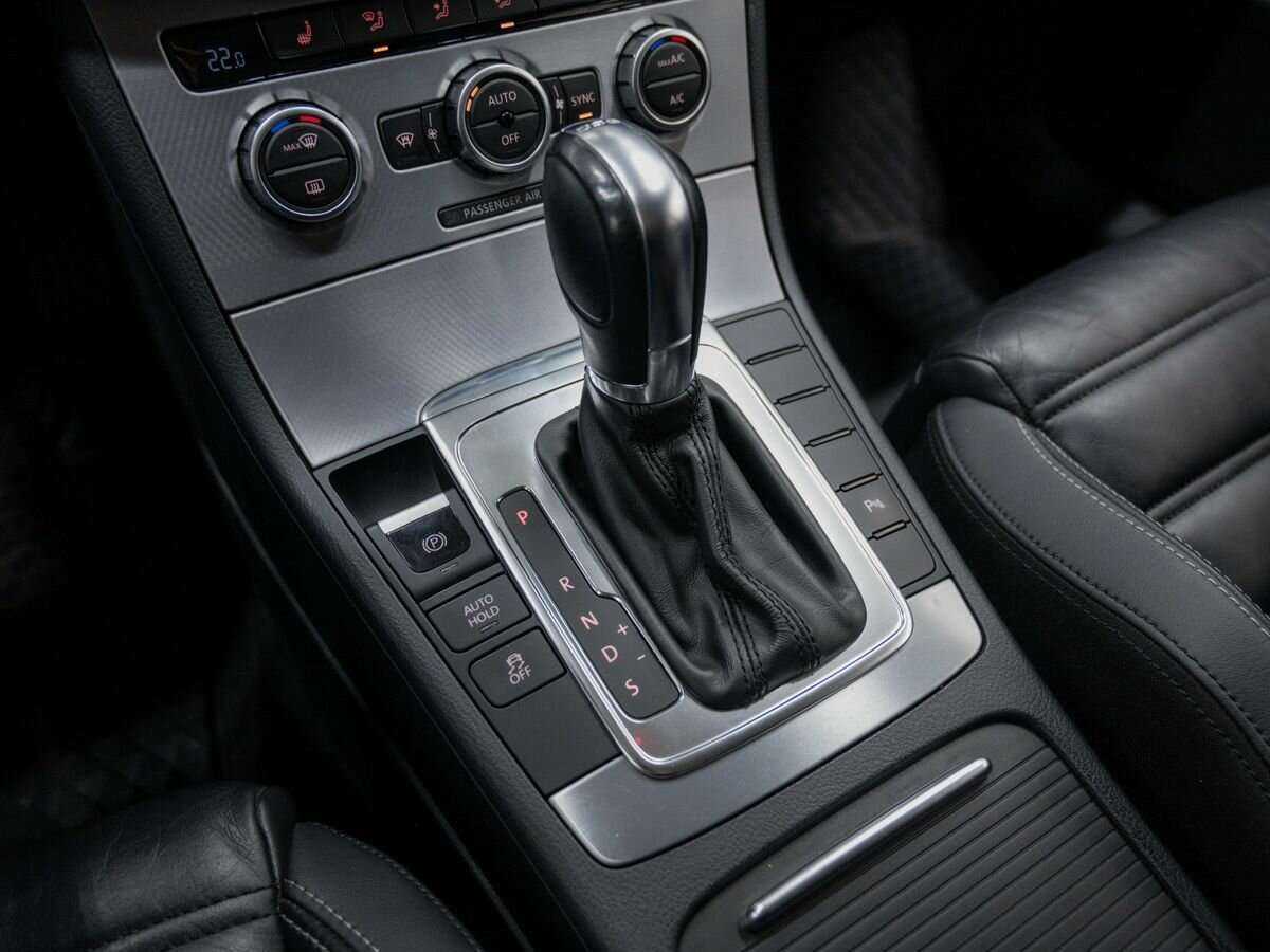 Volkswagen Passat CC с пробегом — 2012 год. Фото: #22