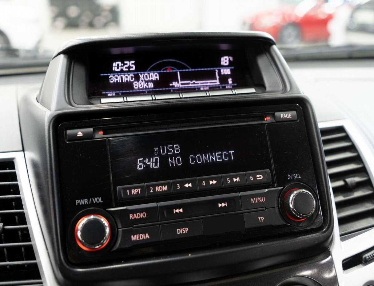 Mitsubishi Pajero Sport с пробегом — 2014 год. Фото: #10