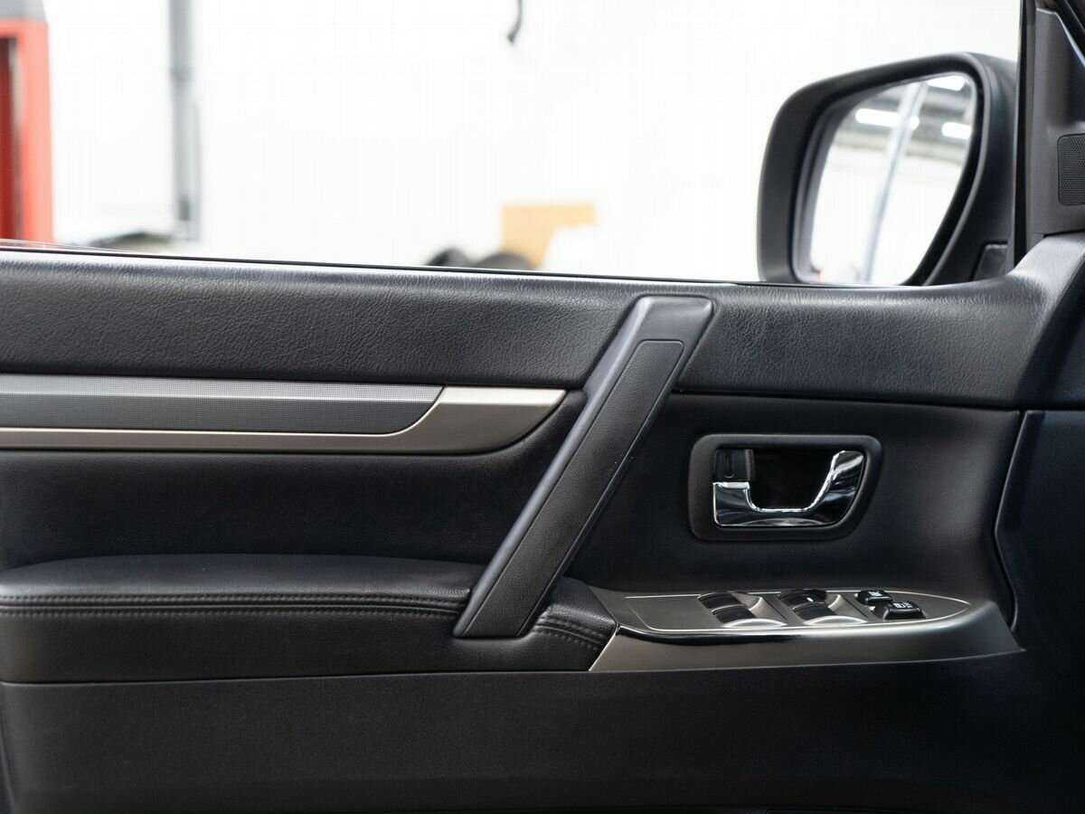 Mitsubishi Pajero с пробегом — 2012 год. Фото: #15