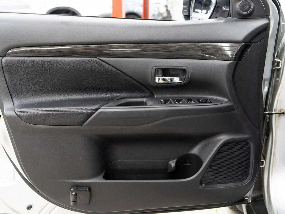 Mitsubishi Outlander с пробегом — 2017 год. Фото: #14