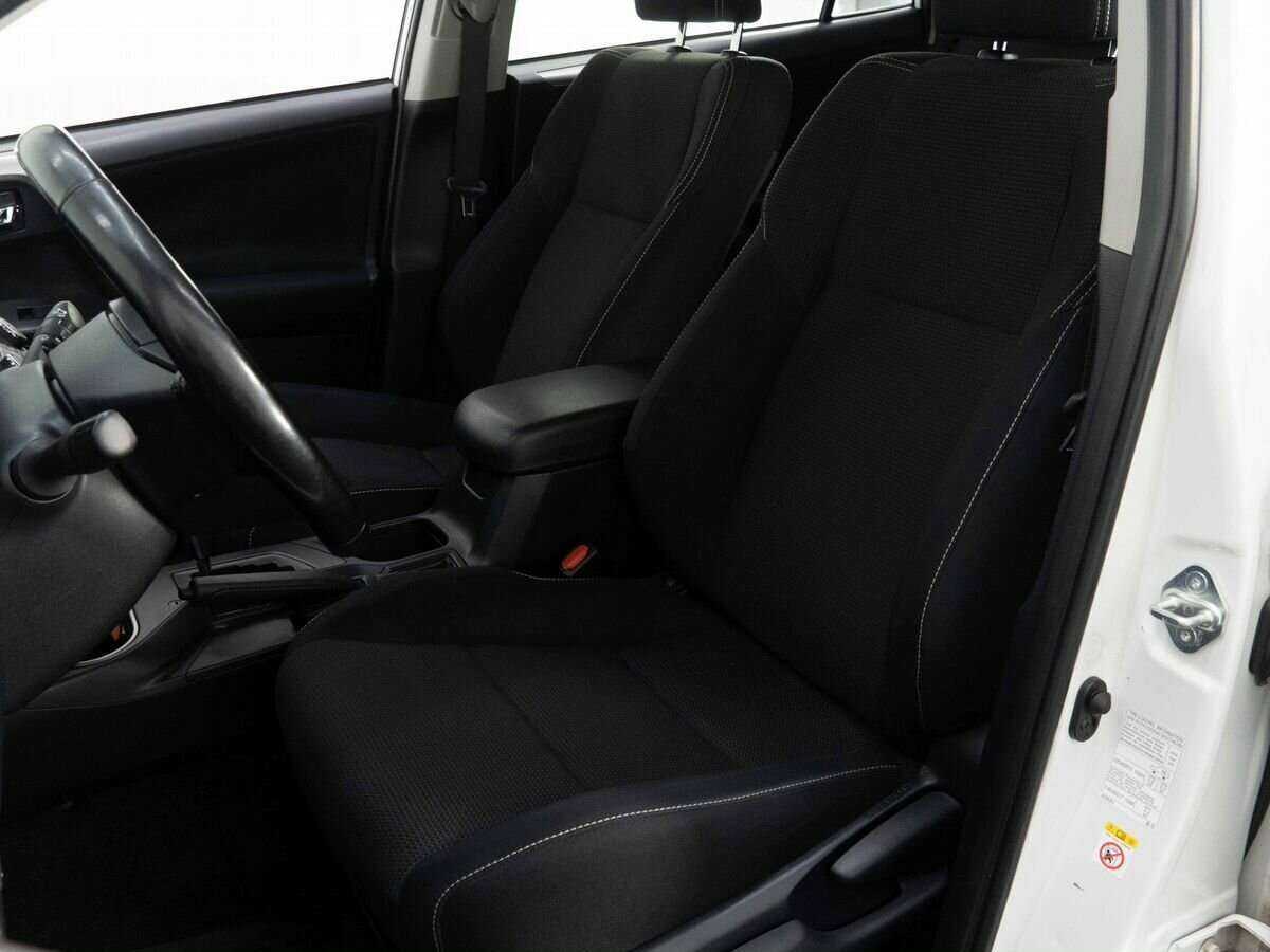 Toyota RAV4 с пробегом — 2018 год. Фото: #8