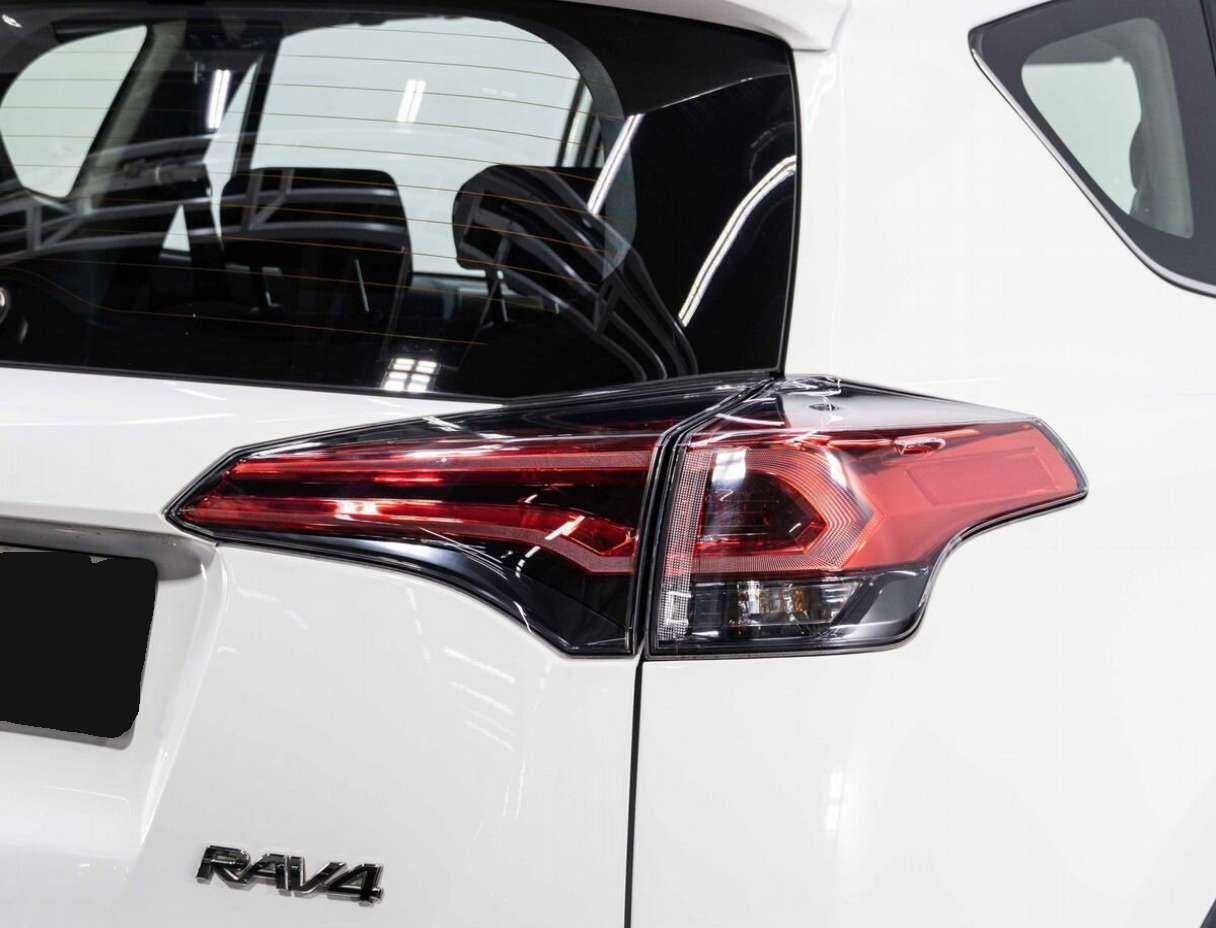 Toyota RAV4 с пробегом — 2018 год. Фото: #17