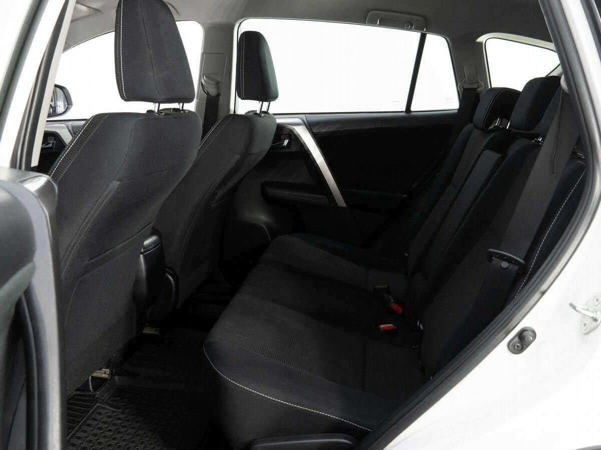 Toyota RAV4 с пробегом — 2018 год. Фото: #25