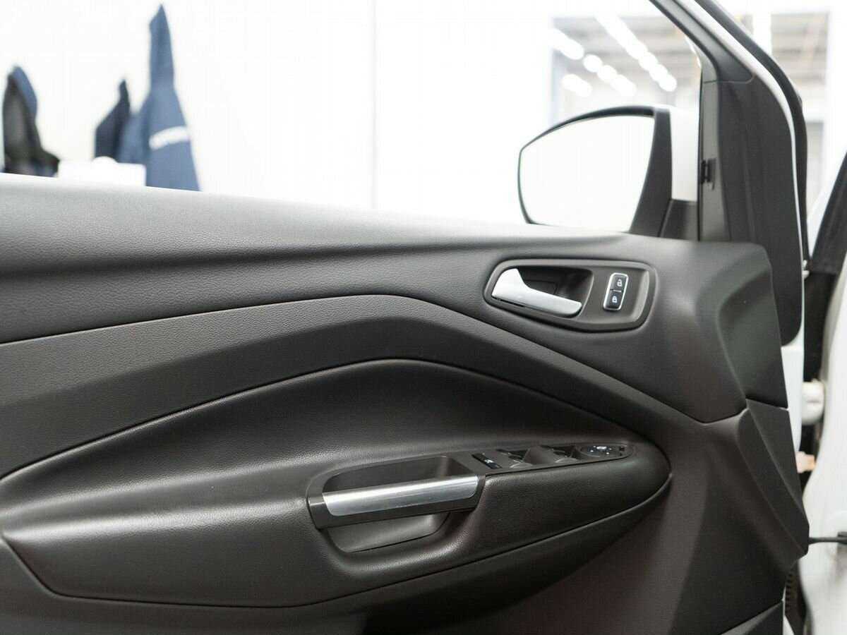 Ford Kuga с пробегом — 2014 год. Фото: #13