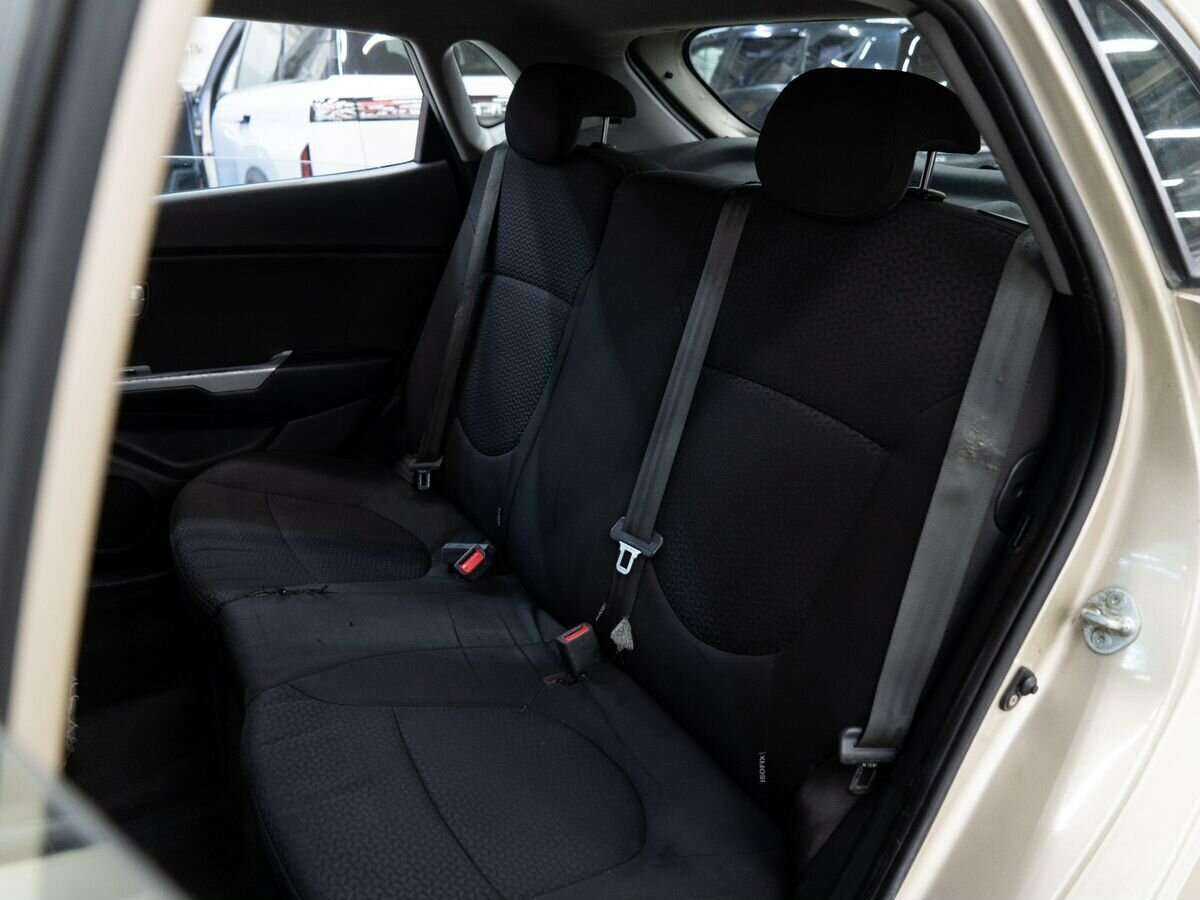 Kia Rio с пробегом — 2012 год. Фото: #5