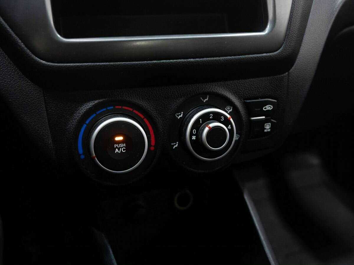 Kia Rio с пробегом — 2013 год. Фото: #15