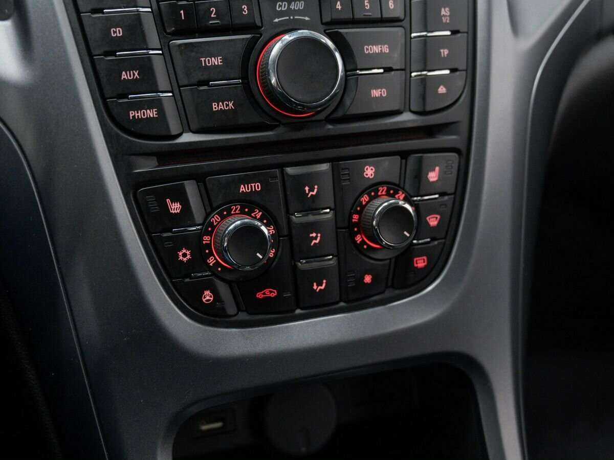 Opel Astra с пробегом — 2013 год. Фото: #18