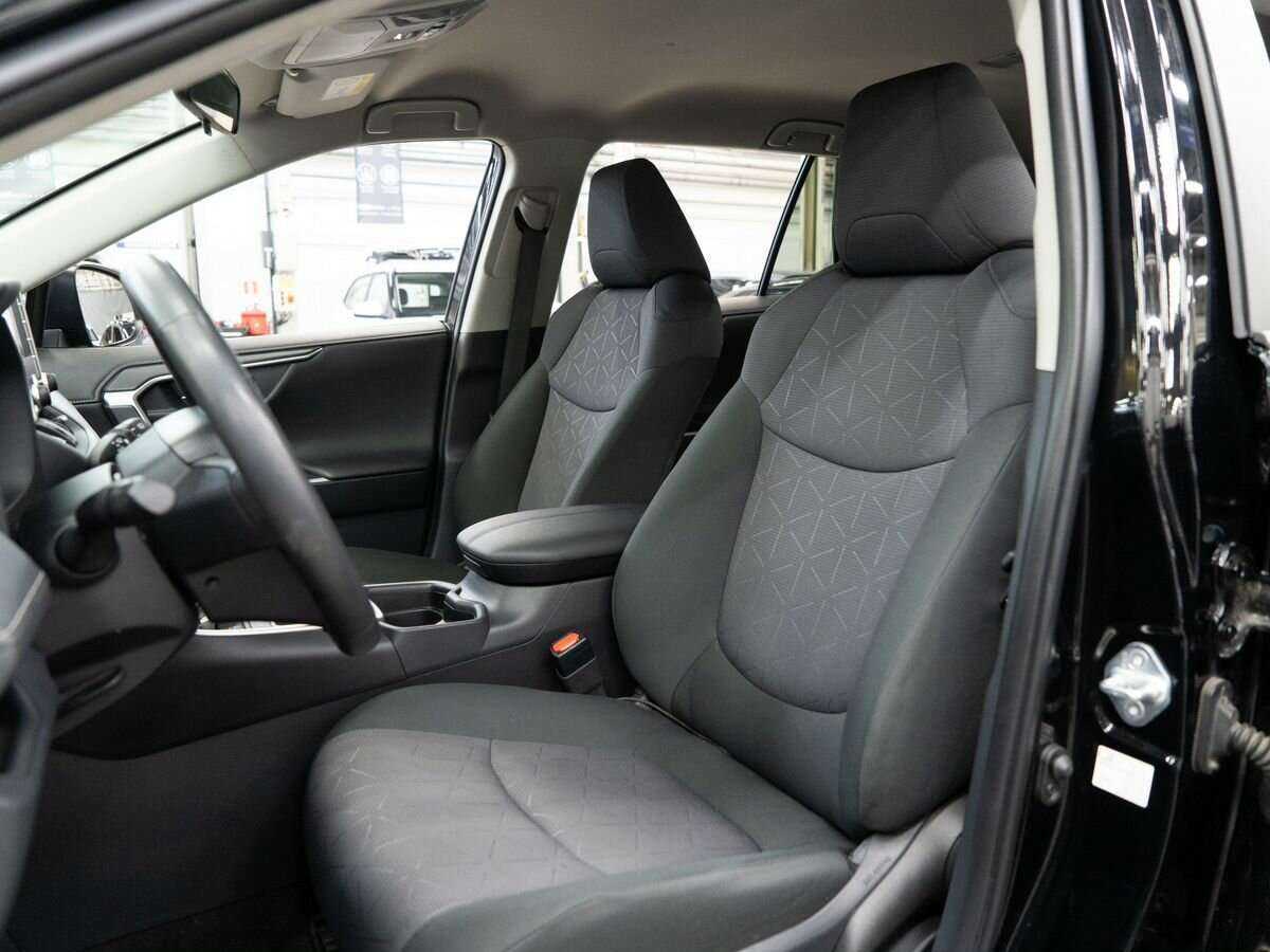 Toyota RAV4 с пробегом — 2019 год. Фото: #5