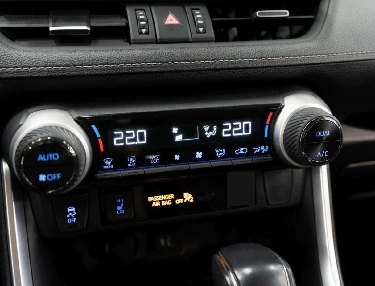 Toyota RAV4 с пробегом — 2019 год. Фото: #11