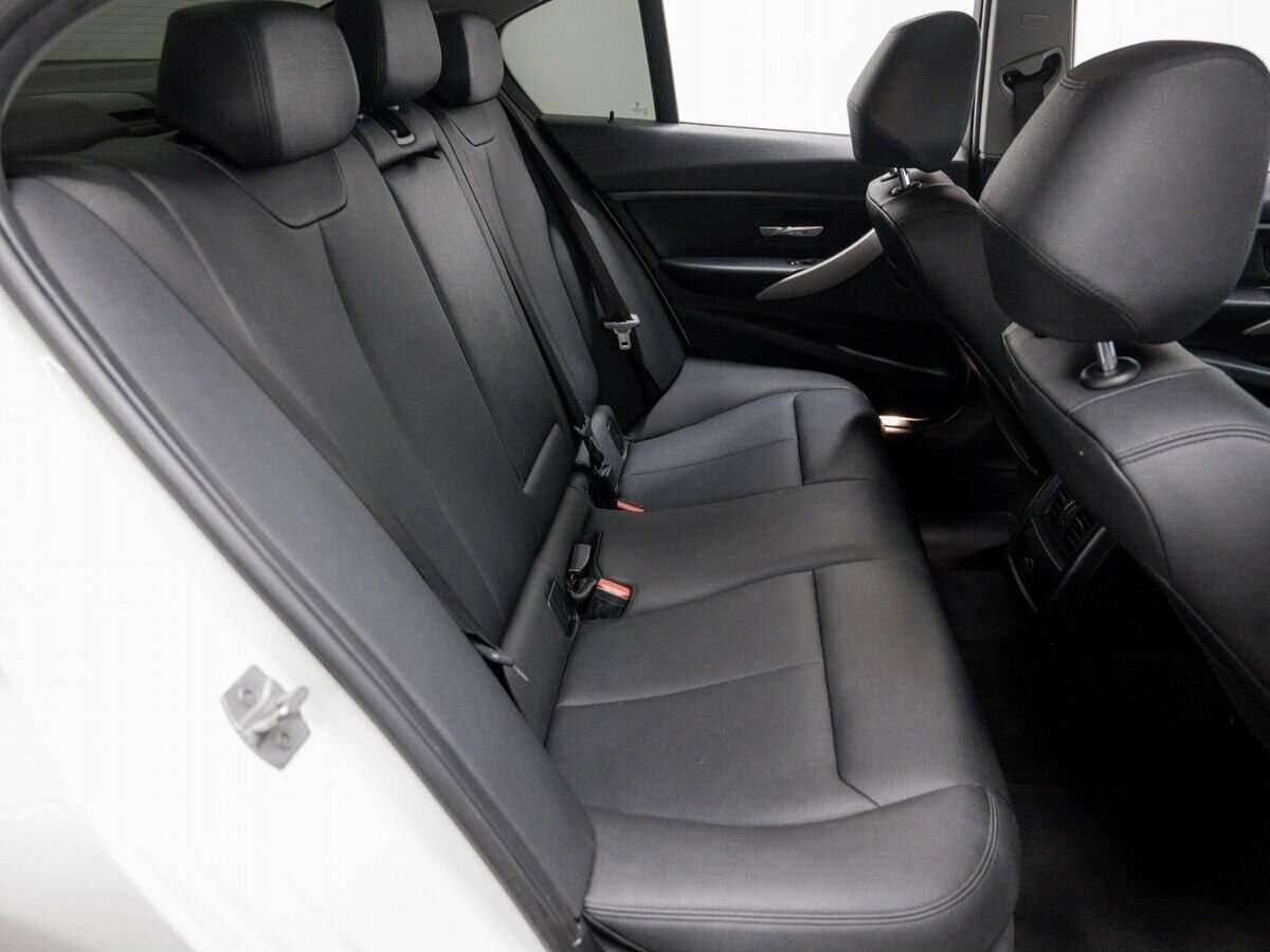 BMW 3 серии с пробегом — 2016 год. Фото: #8