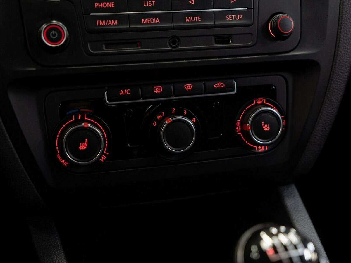 Volkswagen Jetta с пробегом — 2016 год. Фото: #13