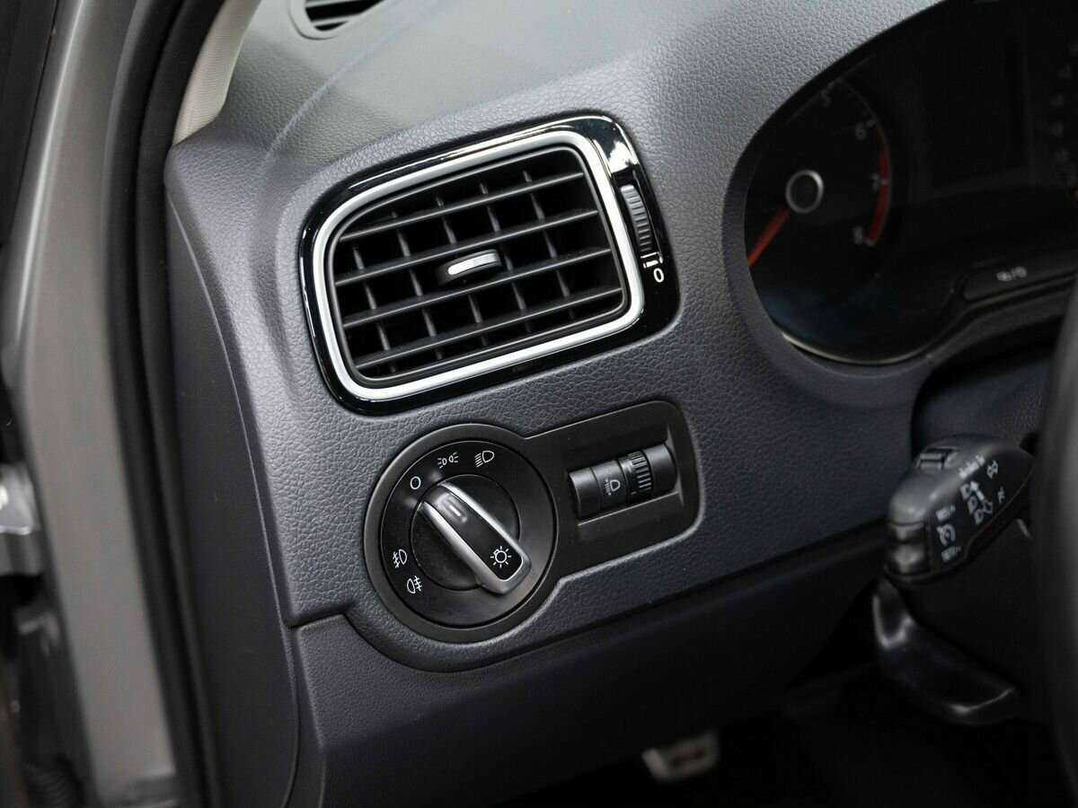 Volkswagen Polo с пробегом — 2018 год. Фото: #19