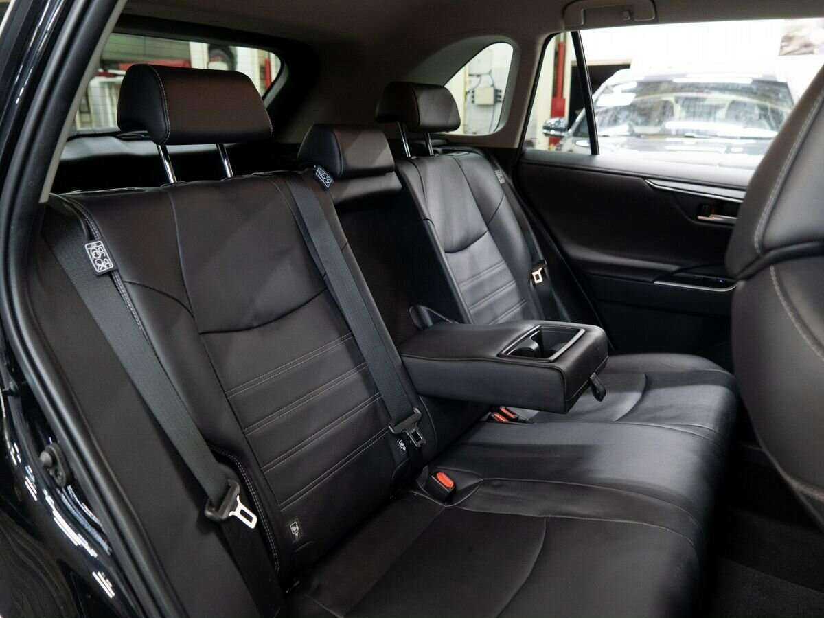 Toyota RAV4 с пробегом — 2020 год. Фото: #7