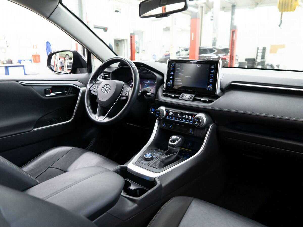 Toyota RAV4 с пробегом — 2020 год. Фото: #17