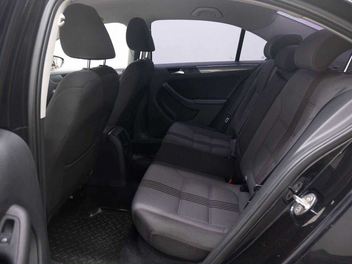 Volkswagen Jetta с пробегом — 2016 год. Фото: #7