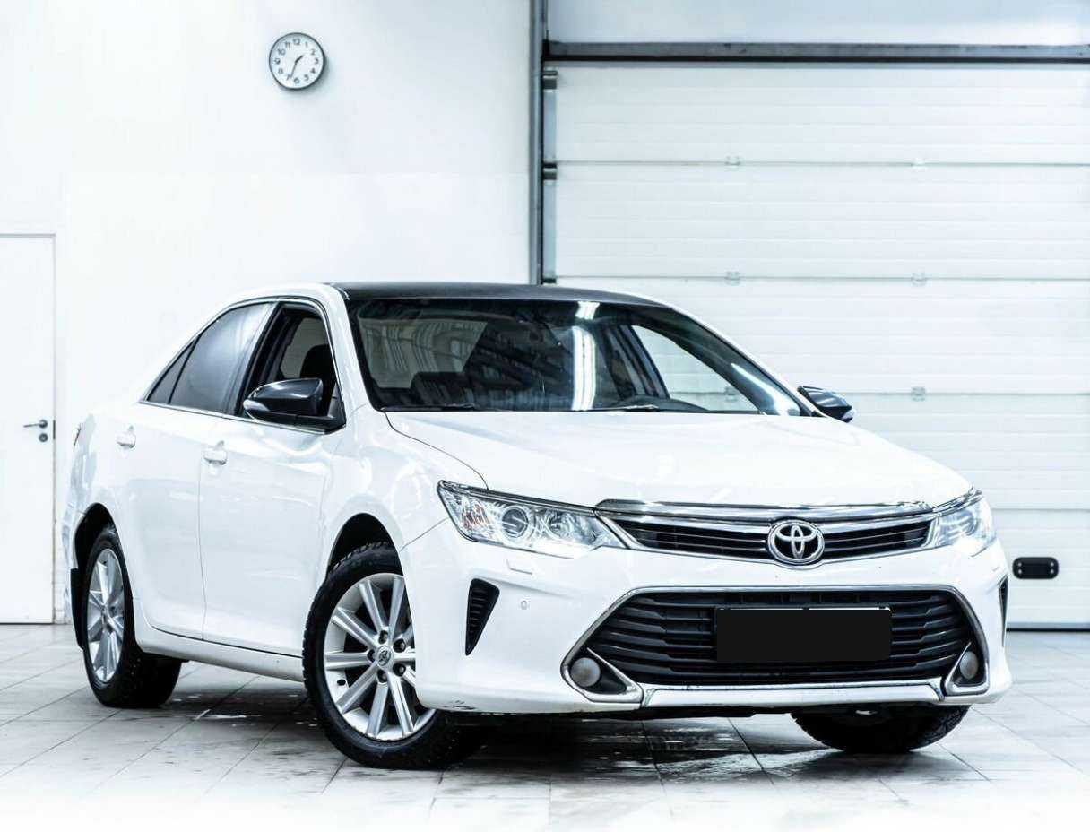 Toyota Camry с пробегом — 2016 год. Фото: #1