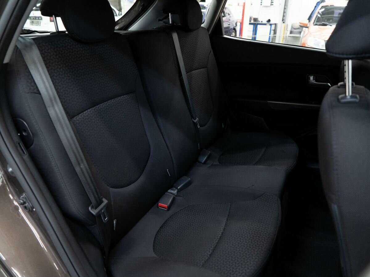 Kia Rio с пробегом — 2015 год. Фото: #7