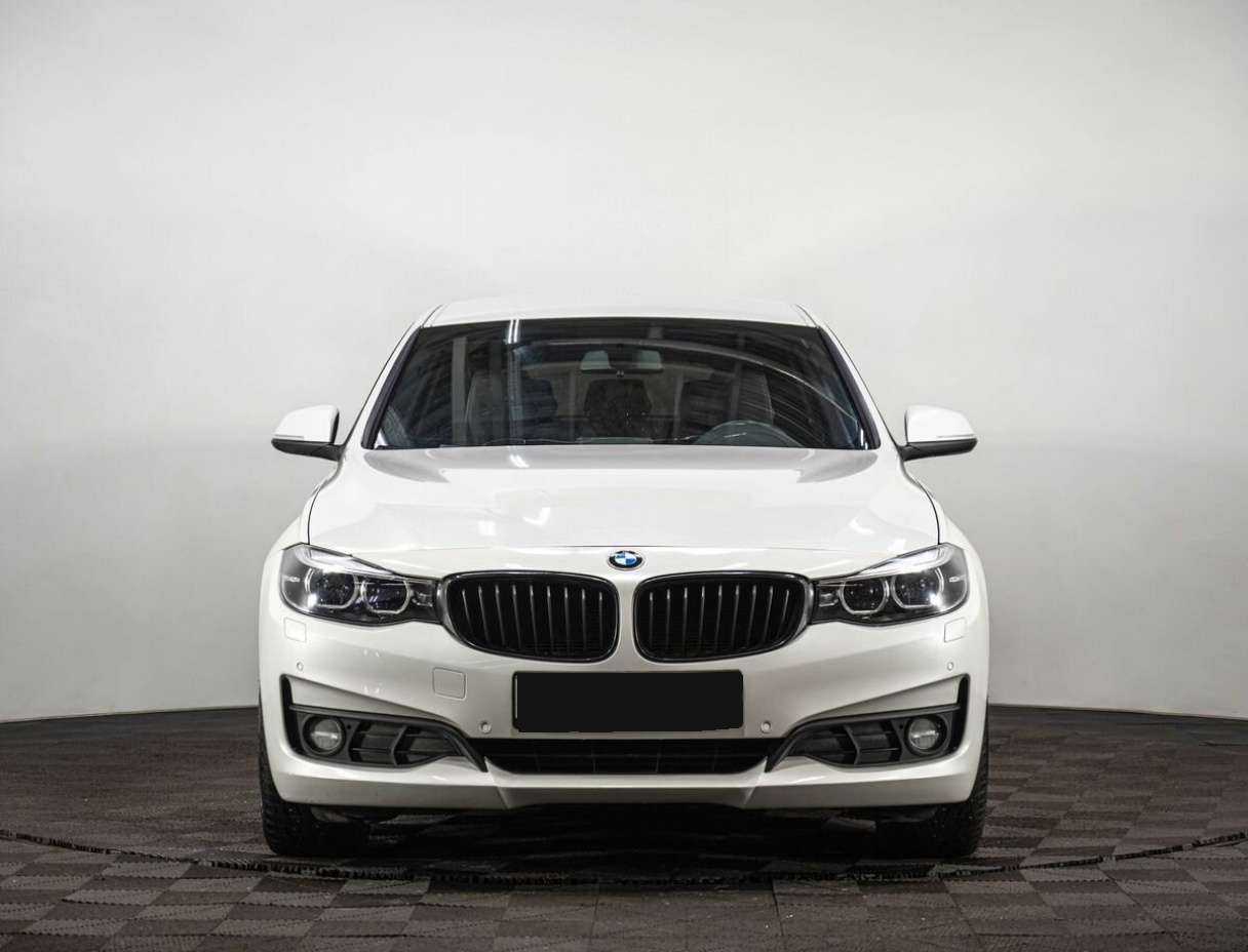 BMW 3 серии с пробегом — 2017 год. Фото: #1