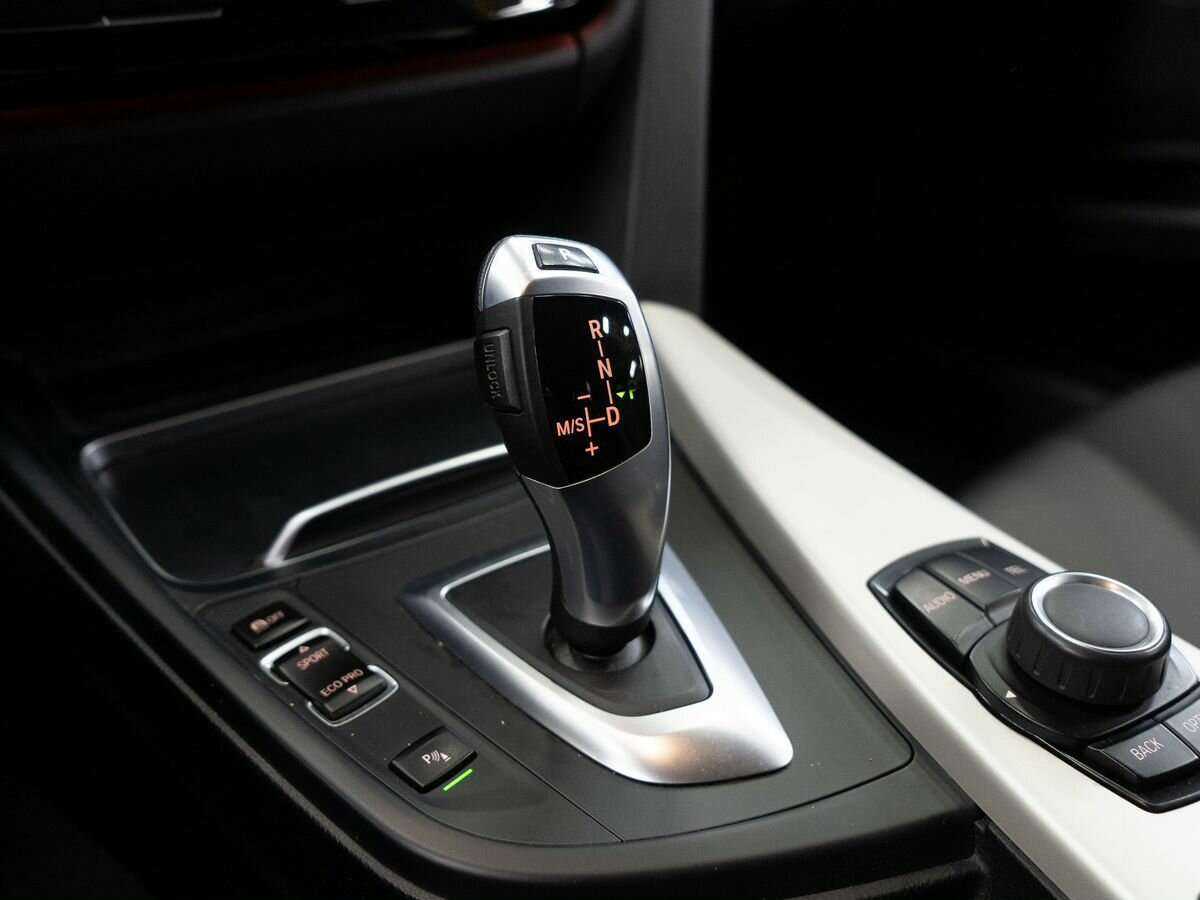 BMW 3 серии с пробегом — 2015 год. Фото: #12