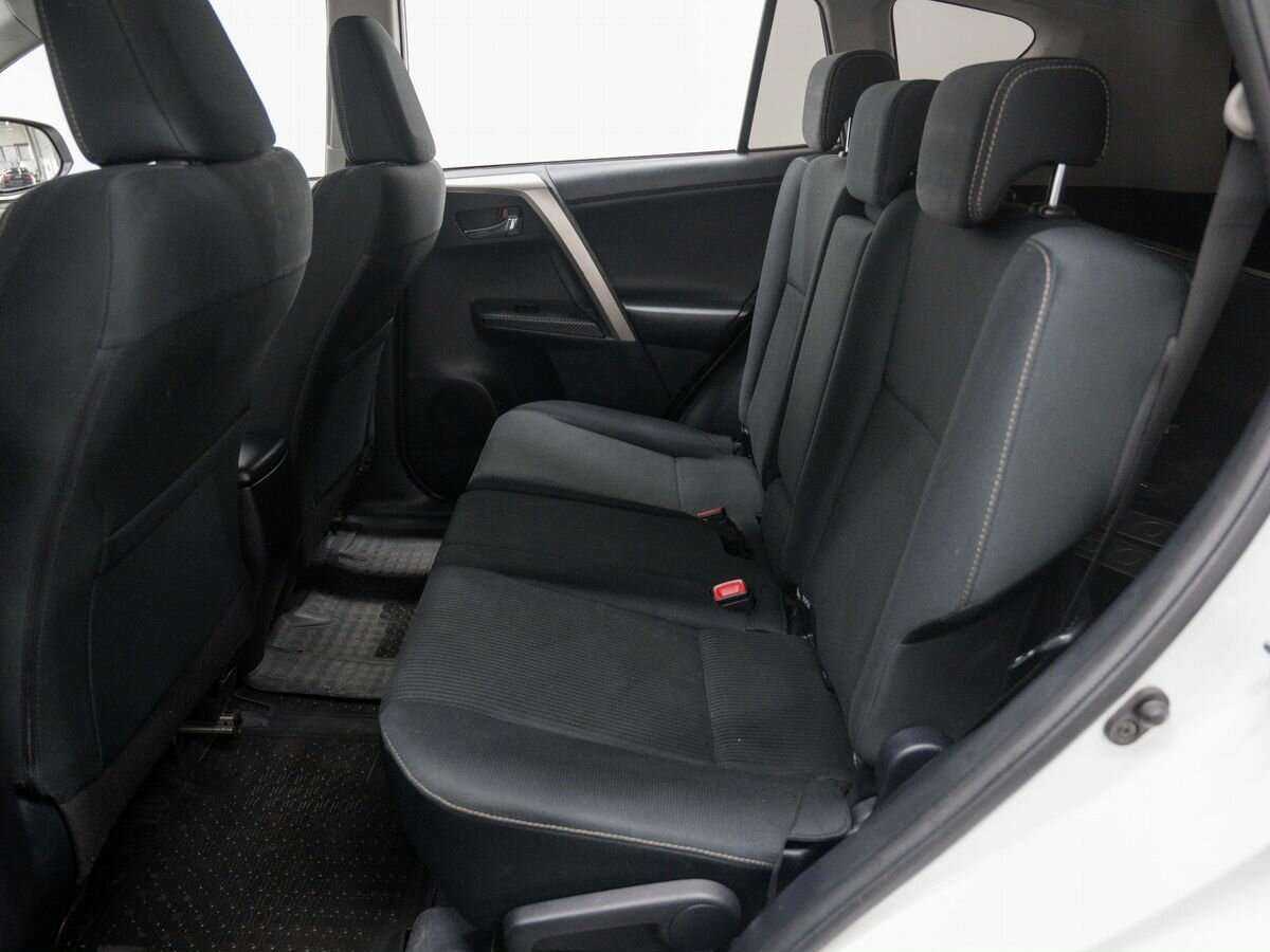 Toyota RAV4 с пробегом — 2014 год. Фото: #11