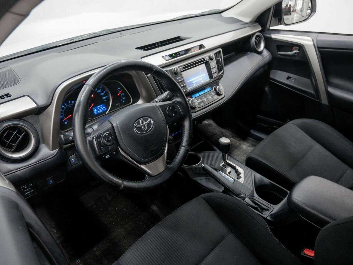 Toyota RAV4 с пробегом — 2014 год. Фото: #12